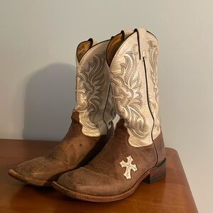 Tony Lama size 9B western boots with cream cross on side of foot